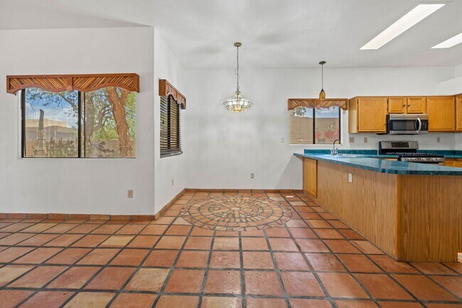 Building Photo - Beautiful Santa Fe Home on Large Corner Lot!