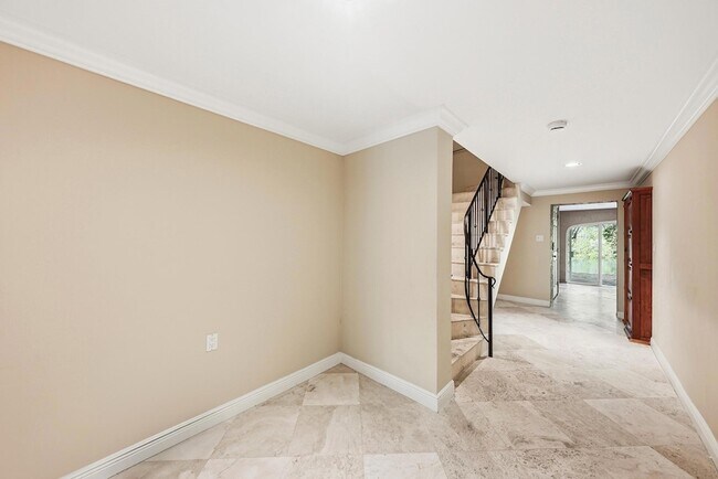 Building Photo - 6204 Paradise Point Dr