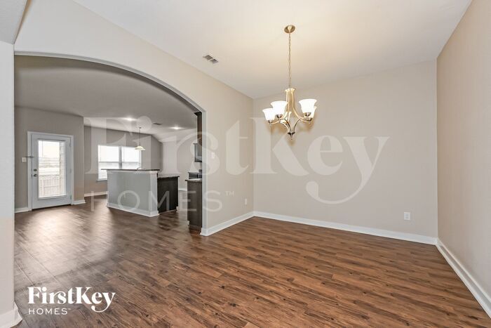 Building Photo - 708 Woodcrest Dr