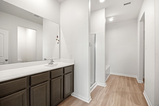 Building Photo - 15243 Crescent Brookfield Dr