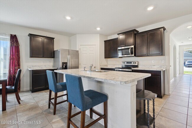 Building Photo - 560 Lumber Jack Pl