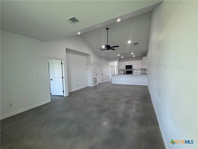 Building Photo - 907 Smoke Tree Ln