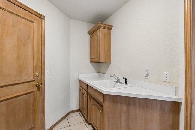 Building Photo - 2725 Blue Quail Pass