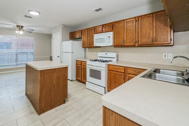 Building Photo - 9423 Bayou Bluff Dr