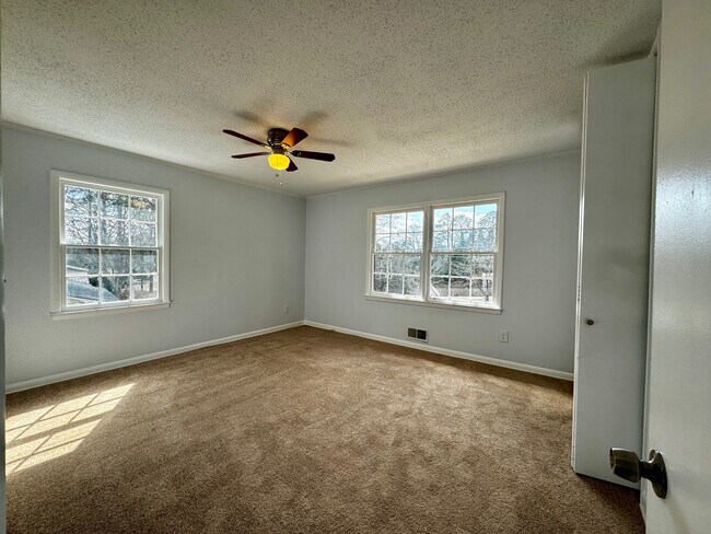 Building Photo - 215 Rivermont Rd
