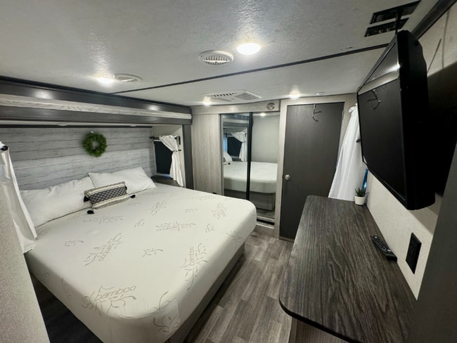 Building Photo - 1716 Sunbeam Lake Dr