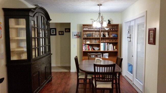 Building Photo - Charming Single Story Brick Home