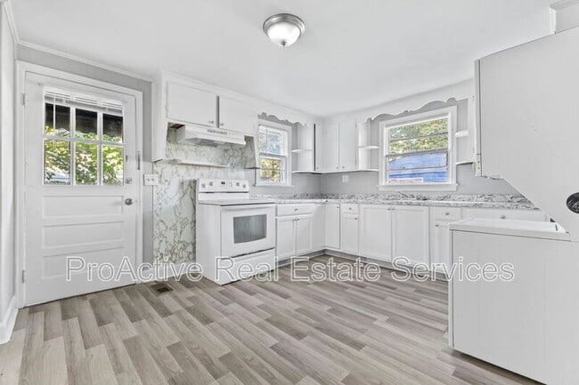 Building Photo - 1217 Hull St