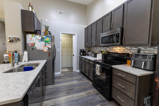 Building Photo - 4216 Kensington Garden Ct