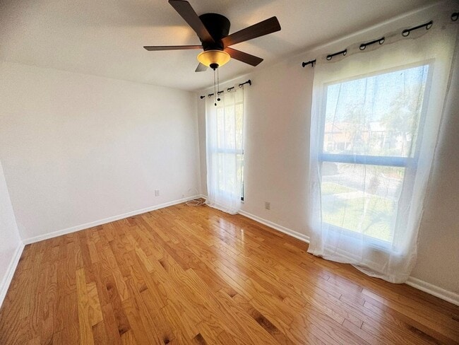 Building Photo - 321 Sandtree Dr