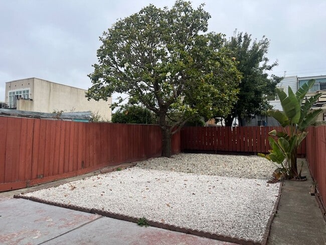 Building Photo - Classic Two Bedroom One Bathroom San Franc...