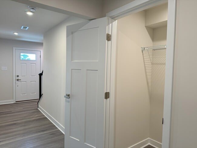 Building Photo - 339 E Cochran St