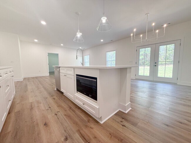 Building Photo - 3-Bedroom Home Steps from Resort-Style Pool with Jack-and-Jill Bath