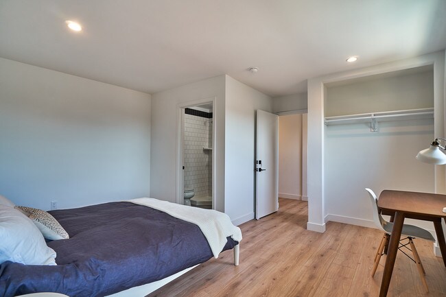 Building Photo - 152 S Serrano-2A