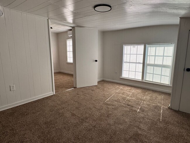 Building Photo - 1505 SW 8th St