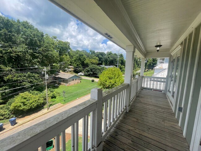 Building Photo - PRE-LEASING FOR AUGUST 2025!