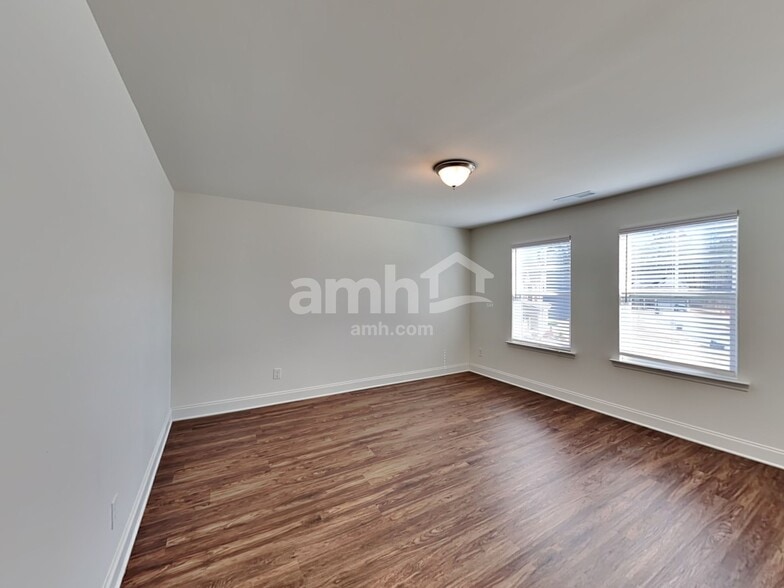 Building Photo - 607 Lk Vis Ct