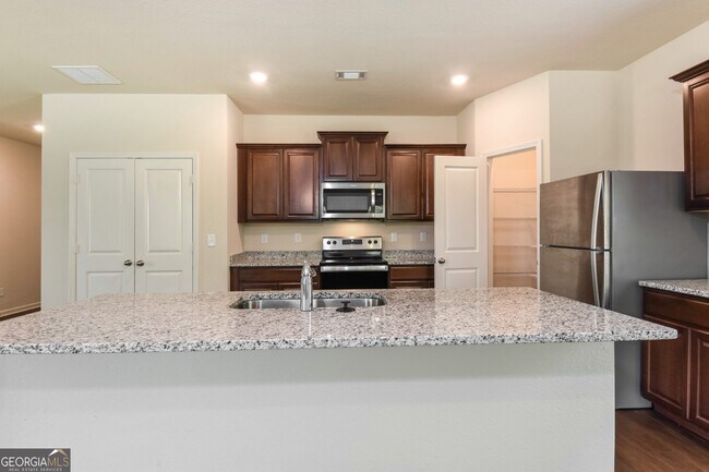 Building Photo - 138 Innis Brk Cir