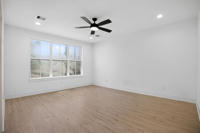 Building Photo - 6425 Highland Pine Ln