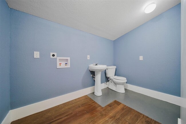 Building Photo - 3301 Dennis St