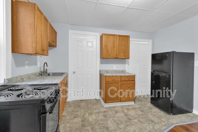 Building Photo - 131 Allen St