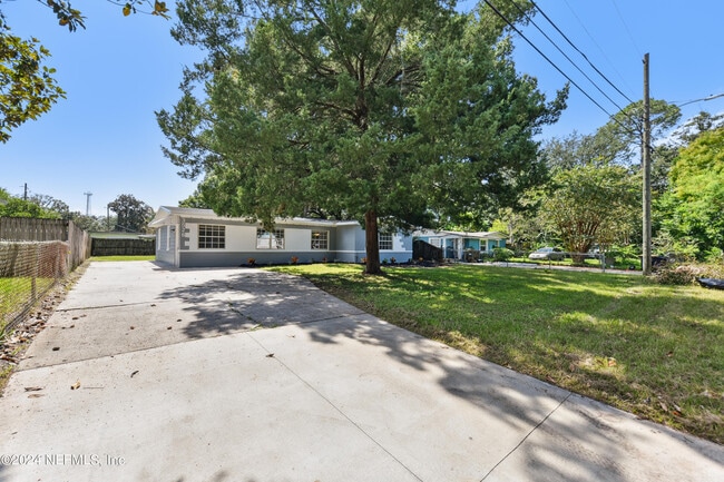 Building Photo - 3526 Formosa Dr
