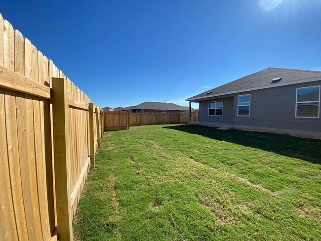 Building Photo - 404 Escondido Cir