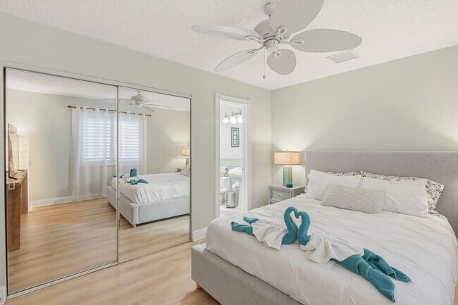 Building Photo - 1905 Meadow Ct