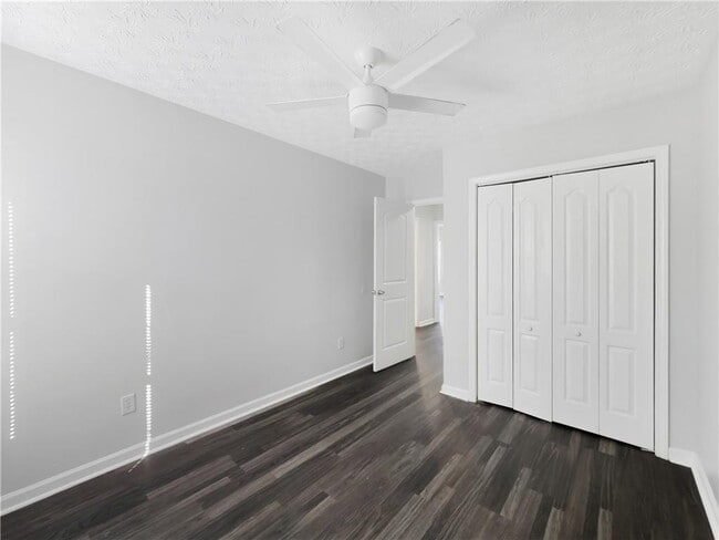 Building Photo - 5539 Pineridge Ct