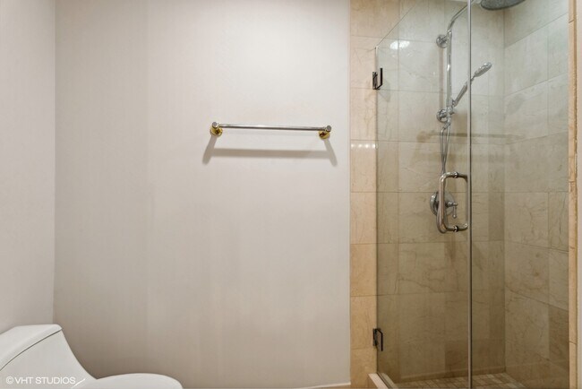 Building Photo - 57 E Delaware Pl