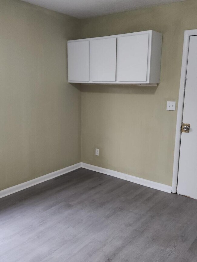 Building Photo - 128 Cherryview Ln