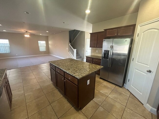 Building Photo - *Wait list full- Currently not accepting applications* 4 bedroom 2 bathroom in NW Visalia coming ...