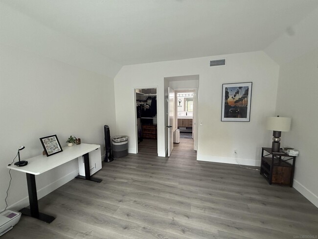 Building Photo - 2220 Camino De La Reina