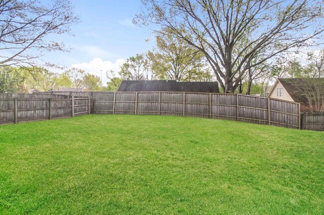 Building Photo - 7095 Water Oak Cove