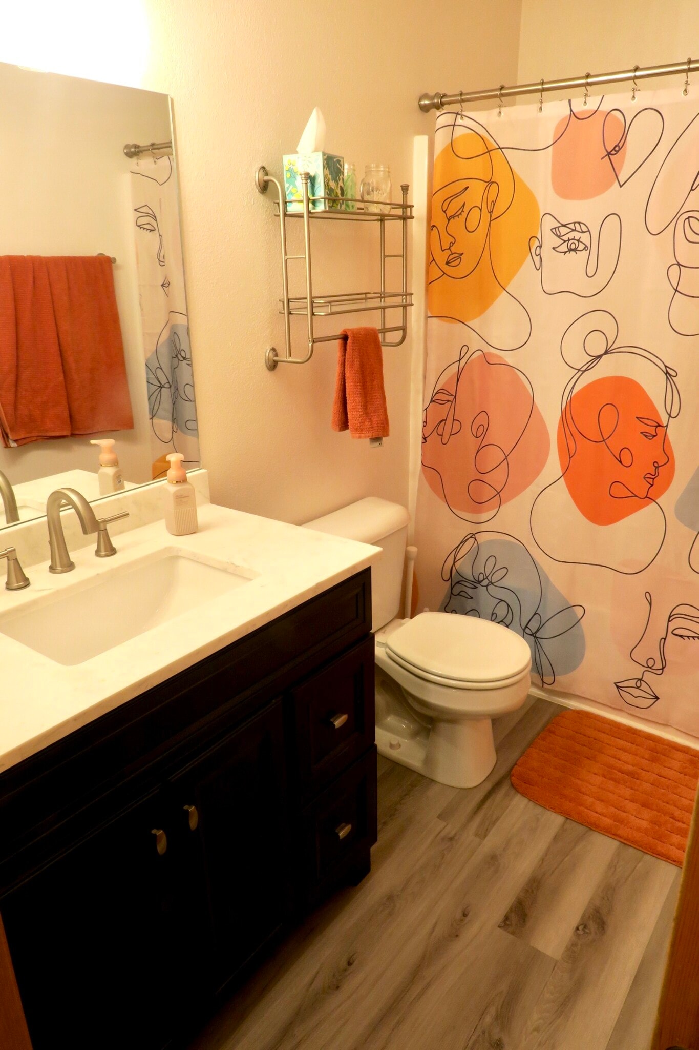 2nd bathroom (includes tub and shower) - 9817 Suncrest Ln