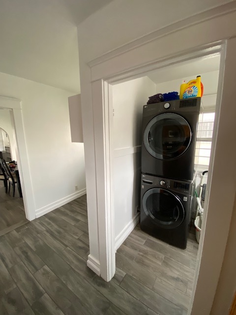 In-unit washer and dryer - 216 W Hillcrest Blvd