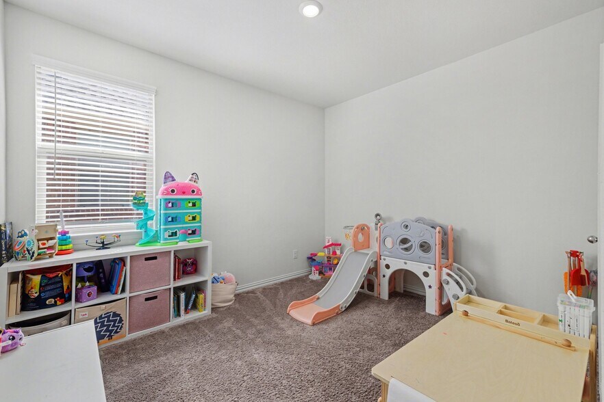 Building Photo - 4619 Cleves Ave