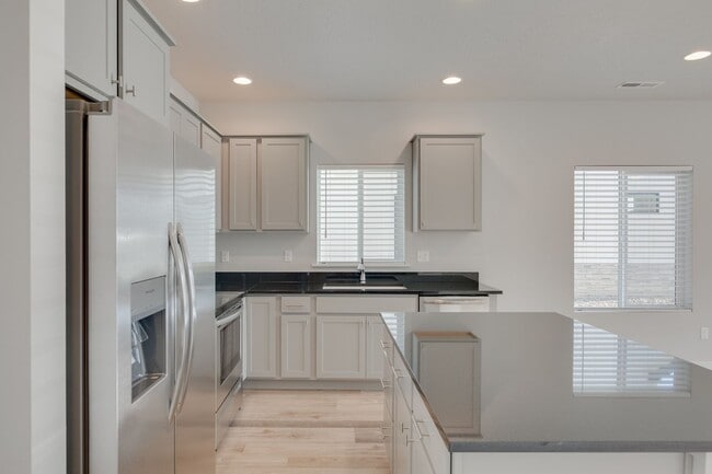 Building Photo - Modern Townhome ready for you today!