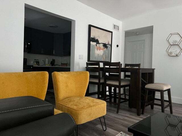 Building Photo - 161 NE 15th Ter