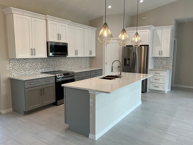 Building Photo - New Build open floor plan 3/2