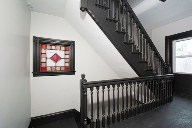 Building Photo - Remodeled 3 bedroom 1 bath 3rd floor.