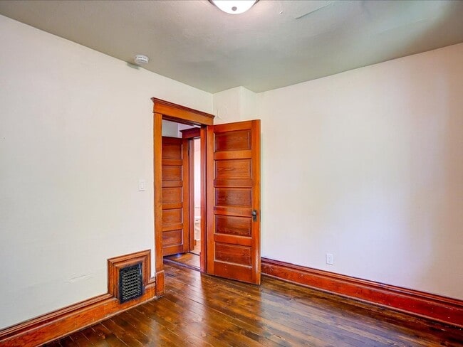Building Photo - Downtown Verona Home - Completely Remodele...