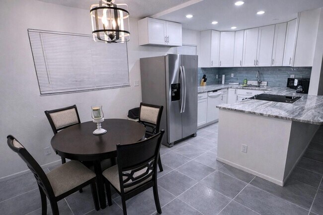 Building Photo - 3300 Fox Chase Cir