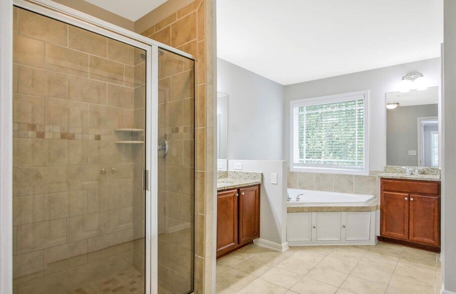 Building Photo - 2509 Brentford Pl