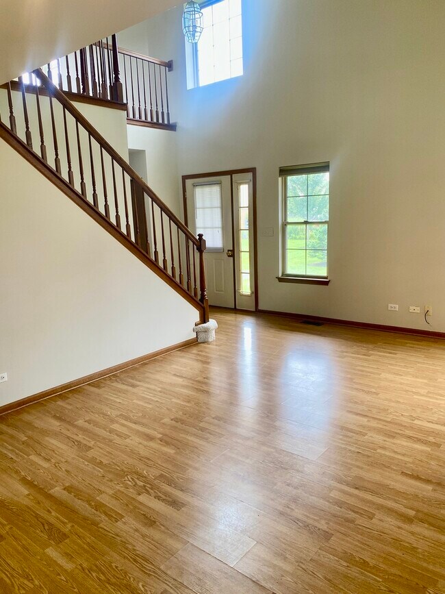 Building Photo - 214 Stoneybrook Ln
