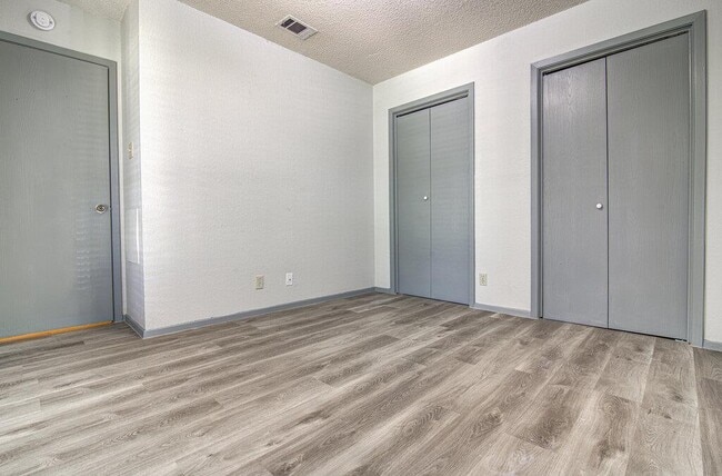 Building Photo - 9624 Sugar Hill Dr