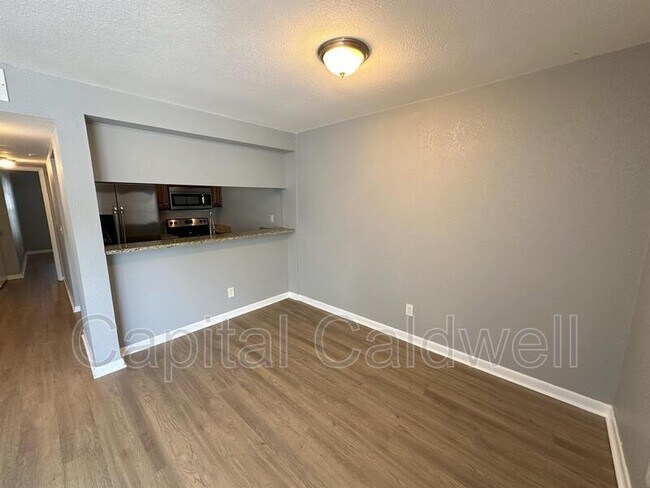 Building Photo - 5440 S MacDill Ave