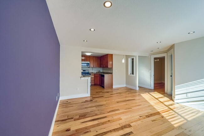 Building Photo - Cozy Condo in LoHi - One Bedroom Plus Offi...