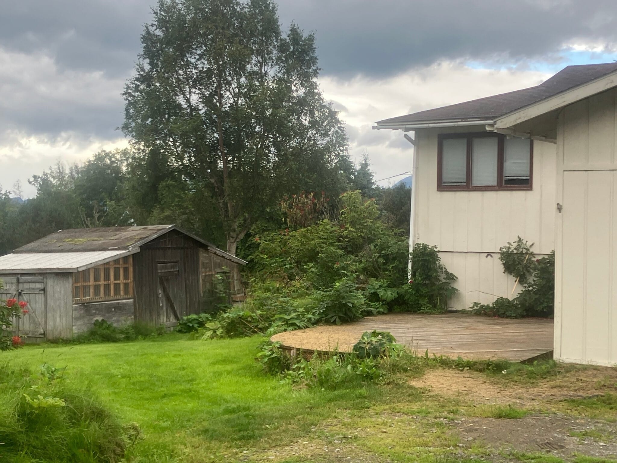 Building Photo - 2520 Hillview Pl
