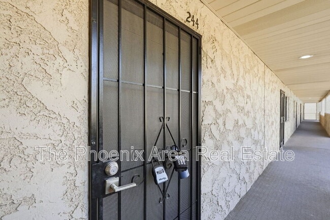 Building Photo - 4950 N Miller Rd